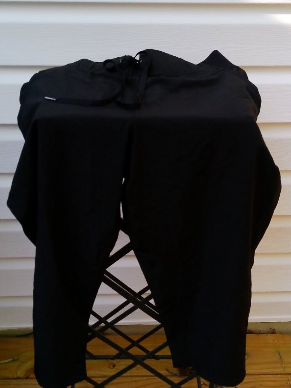 MARIKA BLACK CROP PANTS SIZE LARGE GOOD CONDITION DRAWSTRING